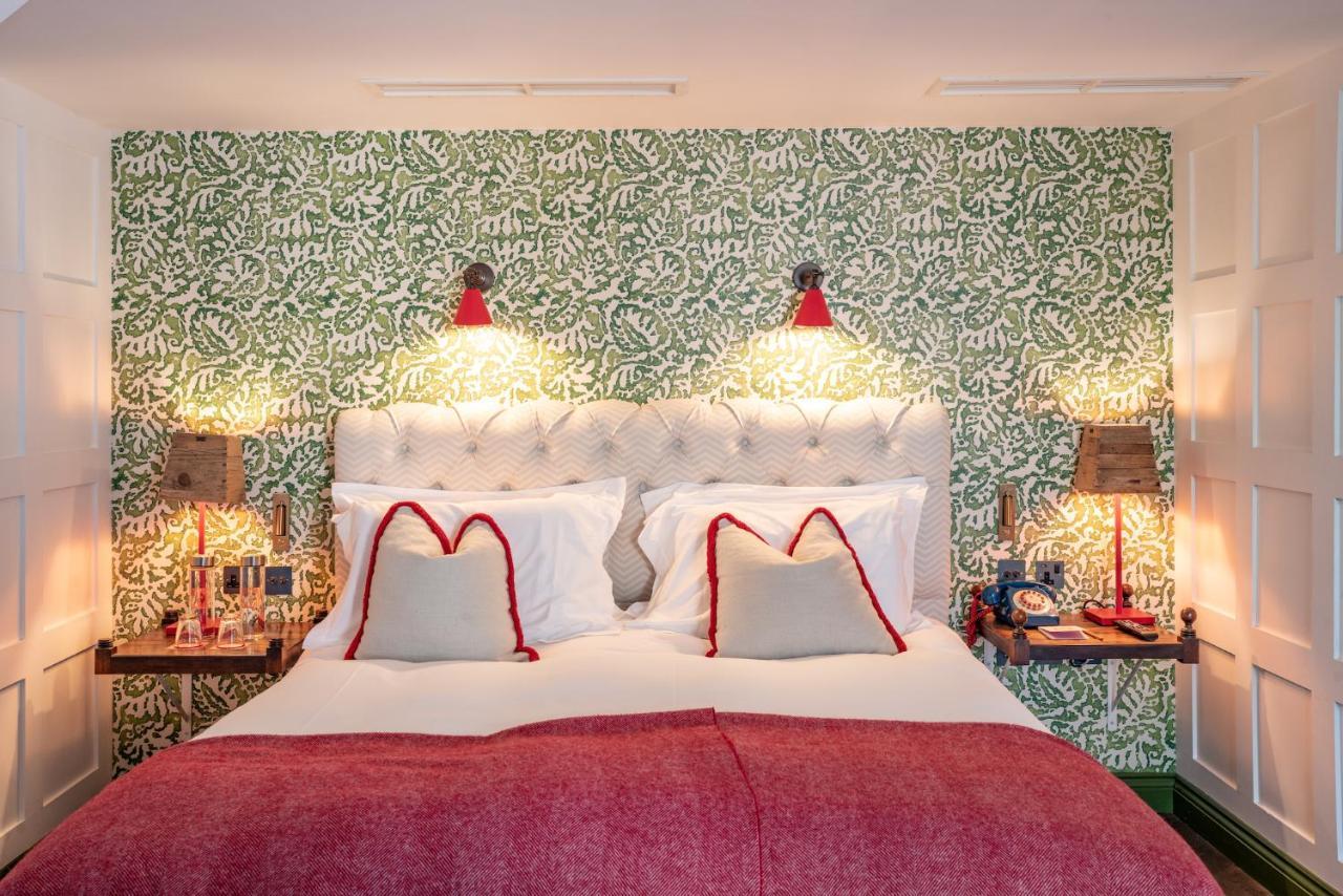 The Double Red Duke, Cotswolds 호텔 위트니 외부 사진