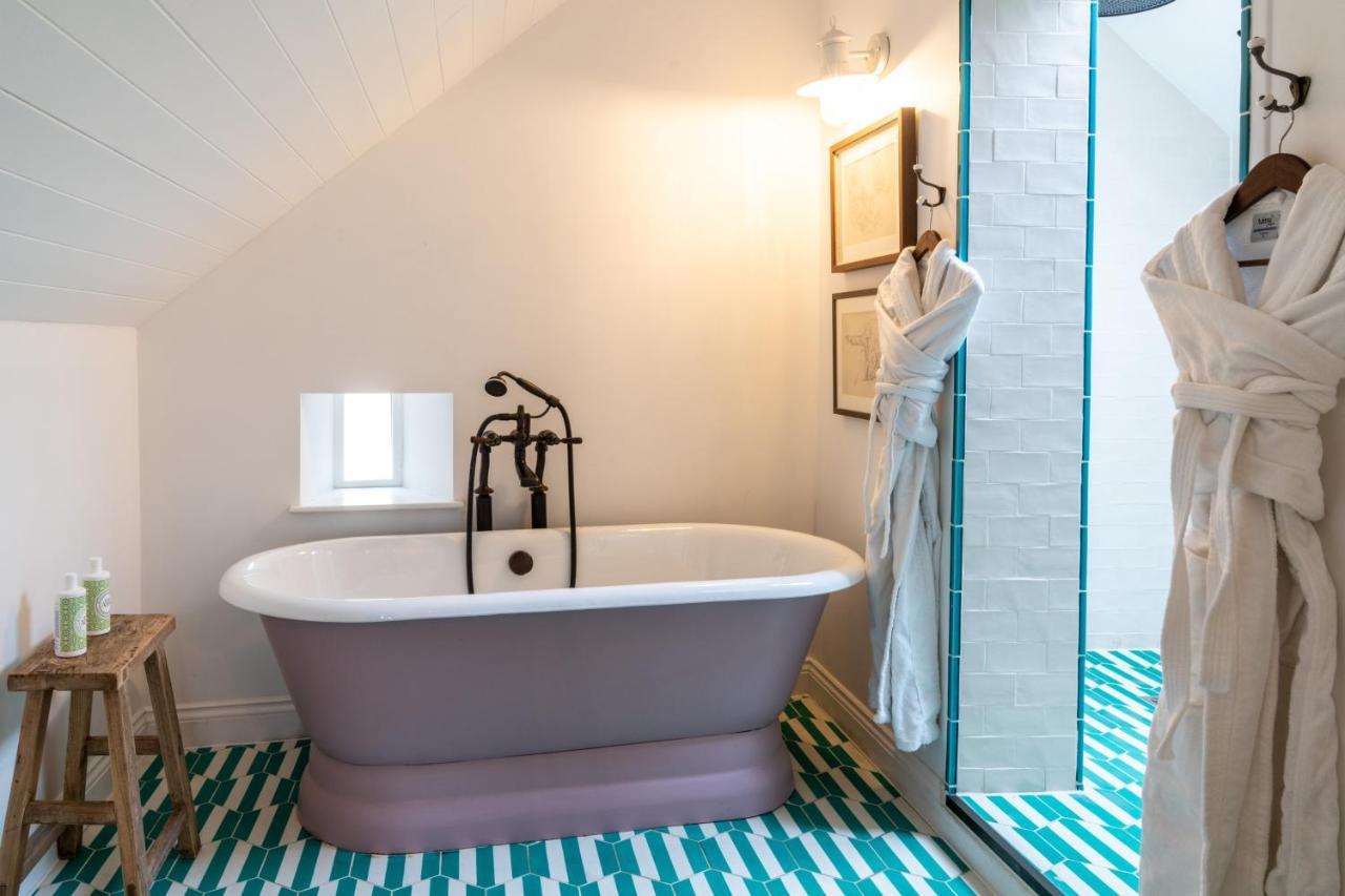 The Double Red Duke, Cotswolds 호텔 위트니 외부 사진