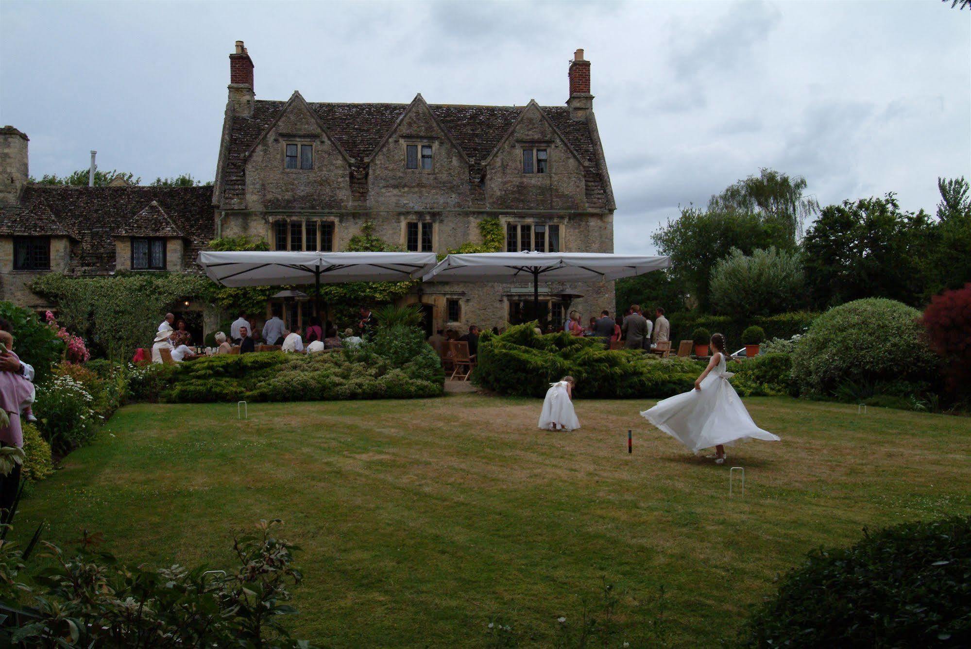 The Double Red Duke, Cotswolds 호텔 위트니 외부 사진